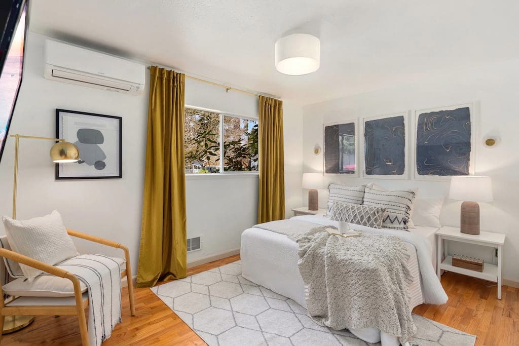 Upstaging Seattle — 11611 NE 97th Ln